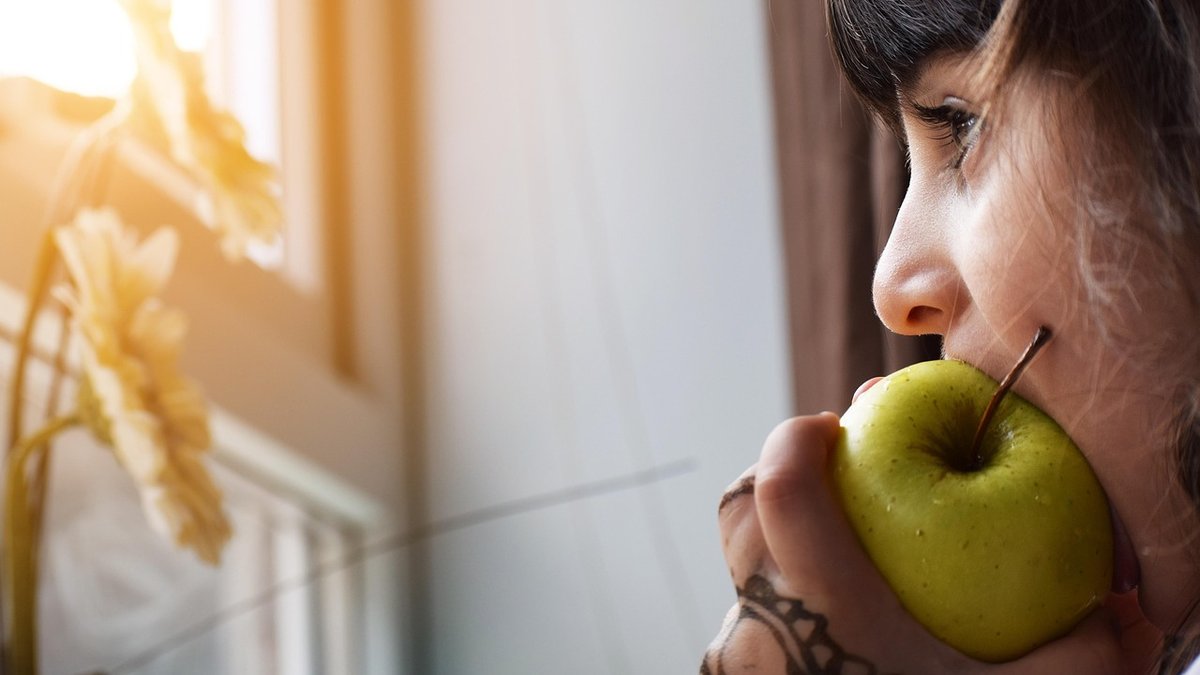 Veneers Versus Bonding for Chipped Teeth